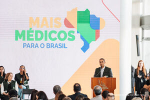 Arthur Henrique na solenidade do Mais Médicos em Brasília